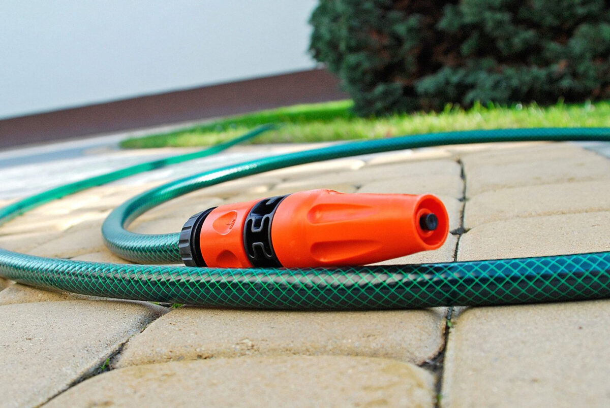 Set Furtun pentru gradina Cellfast ECONOMIC, 3 straturi cu armatura, 1 2   15m, protectie UV, stropitor, conector - imagine 3