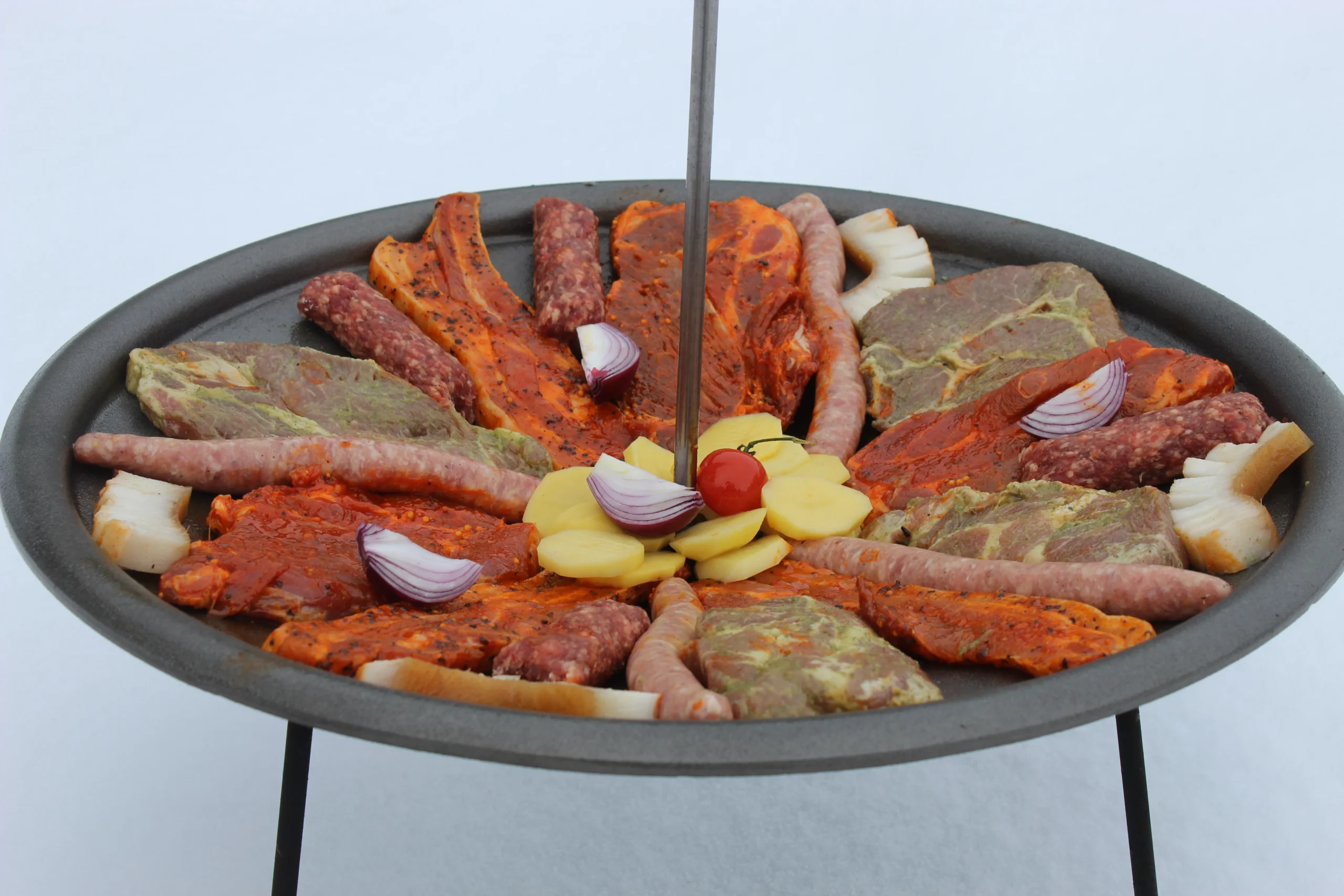 Disc pentru gratar, fonta, tip grill, cu picioare si agatator, 50 cm, Barbeque 1 Disc pentru gratar, fonta, tip grill, cu picioare si agatator, 50 cm, Barbeque