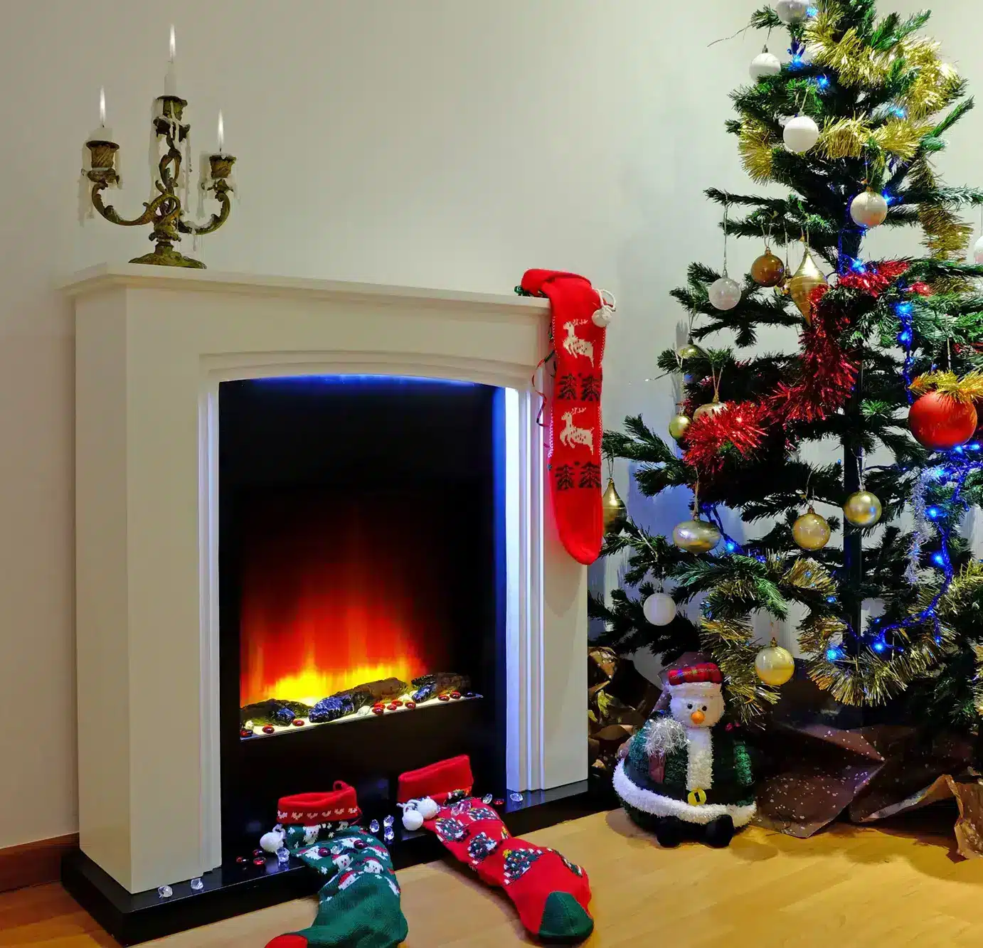 Semineu Electric Luxe Fire 3D, 2 Trepte de Incalzire, dimensiuni 80 x 80 x 25 cm, MDF Alb 2 Semineu Electric Luxe Fire 3D, 2 Trepte de Incalzire, dimensiuni 60 x 80 x 25 cm, MDF Alb