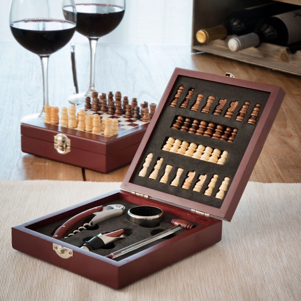 Set accesorii vin, cutie 37 piese cu tabla sah, InnovaGoods