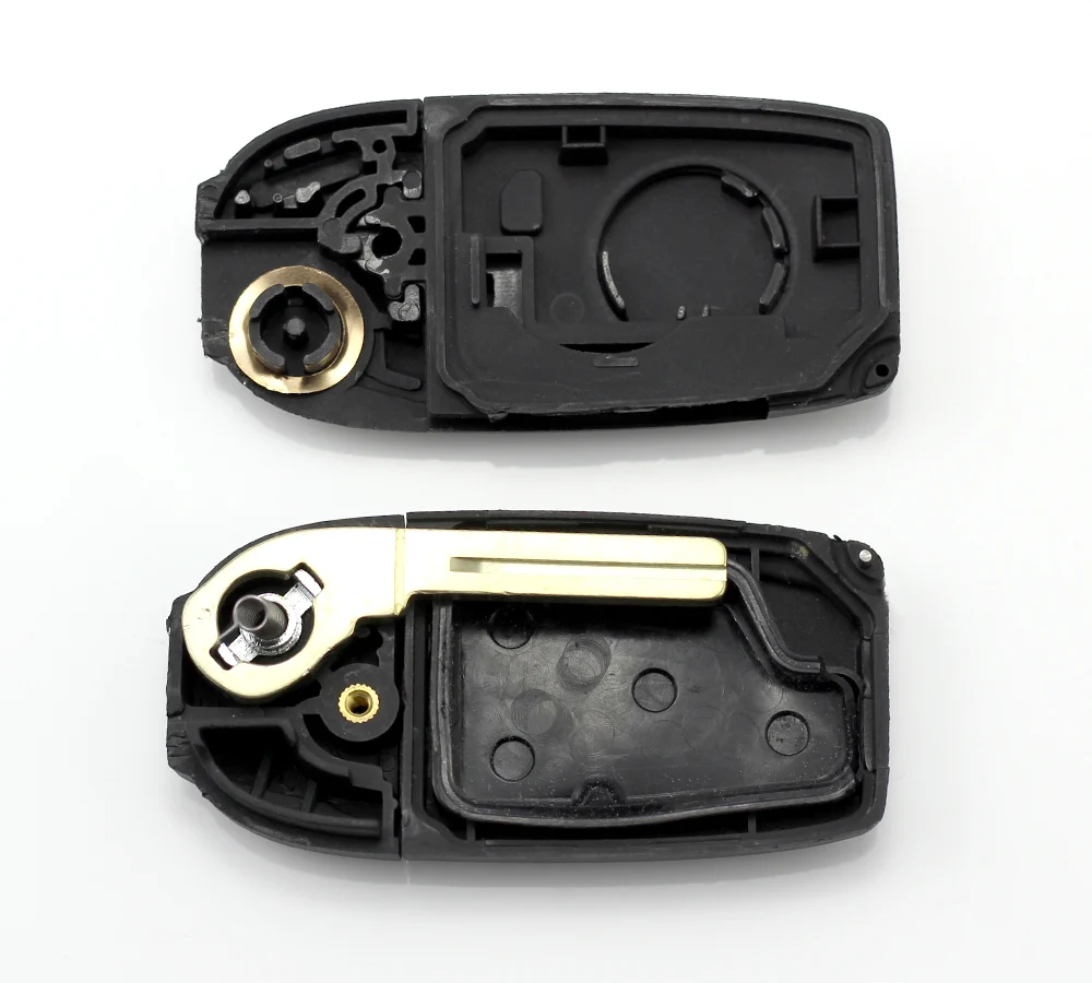 Carcasa cheie tip briceag pentru Volvo, cu 3 butoane, Carguard 1 Carcasa cheie tip briceag pentru Volvo, cu 3 butoane, Carguard