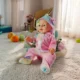 Papusa interactiva, 45 cm, ochi mobili, face pipi, plans cu lacrimi, accesorii incluse, hainute multicolore - imagine 16