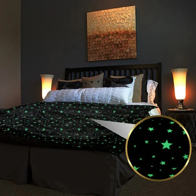 Patura fosforescenta 150x200 cm, stelute glow in the dark, moale si confortabila Patura fosforescenta 150x200 cm, stelute glow in the dark, moale si confortabila - imagine 1
