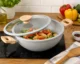 Cratita ceramica cu capac de sticla, manere lemn, 2.8 L, 26 cm, MagicHome Harmony - imagine 7