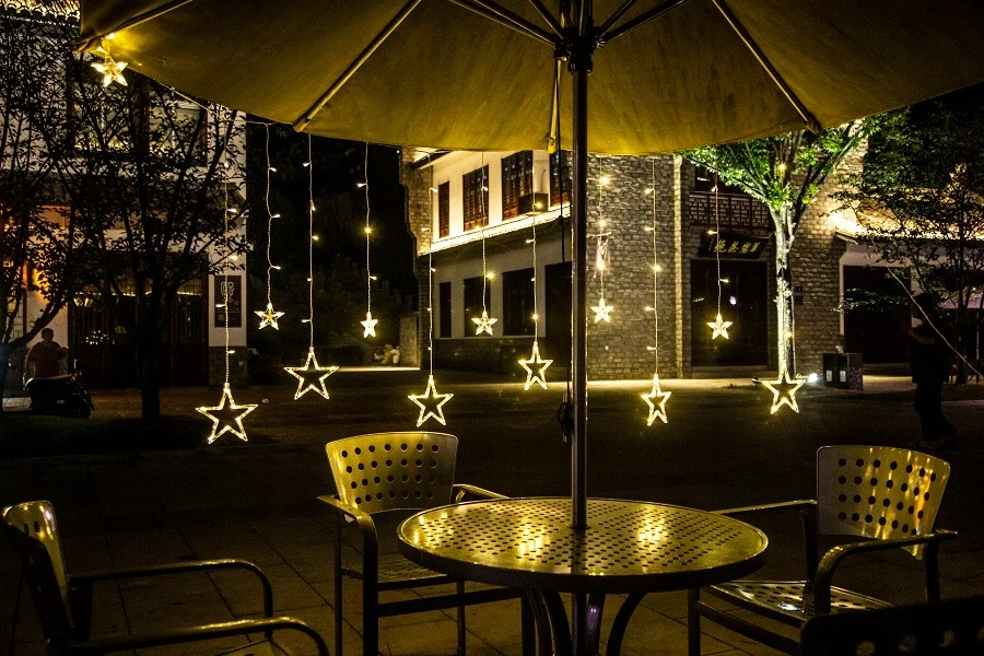 Instalatie luminoasa tip perdea, model stea mare, alb cald, 8 moduri iluminare, interior-exterior, IP44, 138 LED, 2.5 m