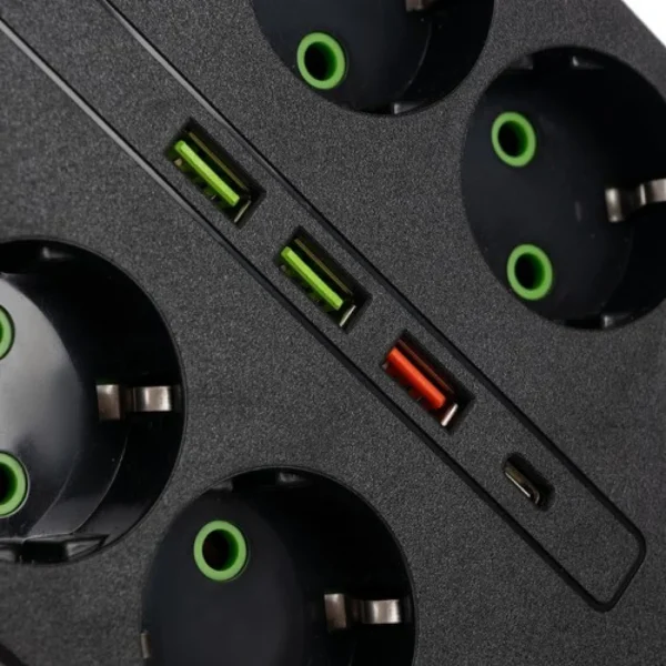 Prelungitor cu 8 prize 230V cu 3 porturi USB si 1 port USB-C