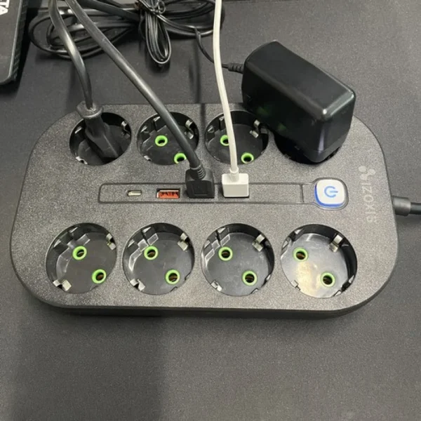 Prelungitor cu 8 prize 230V cu 3 porturi USB si 1 port USB-C
