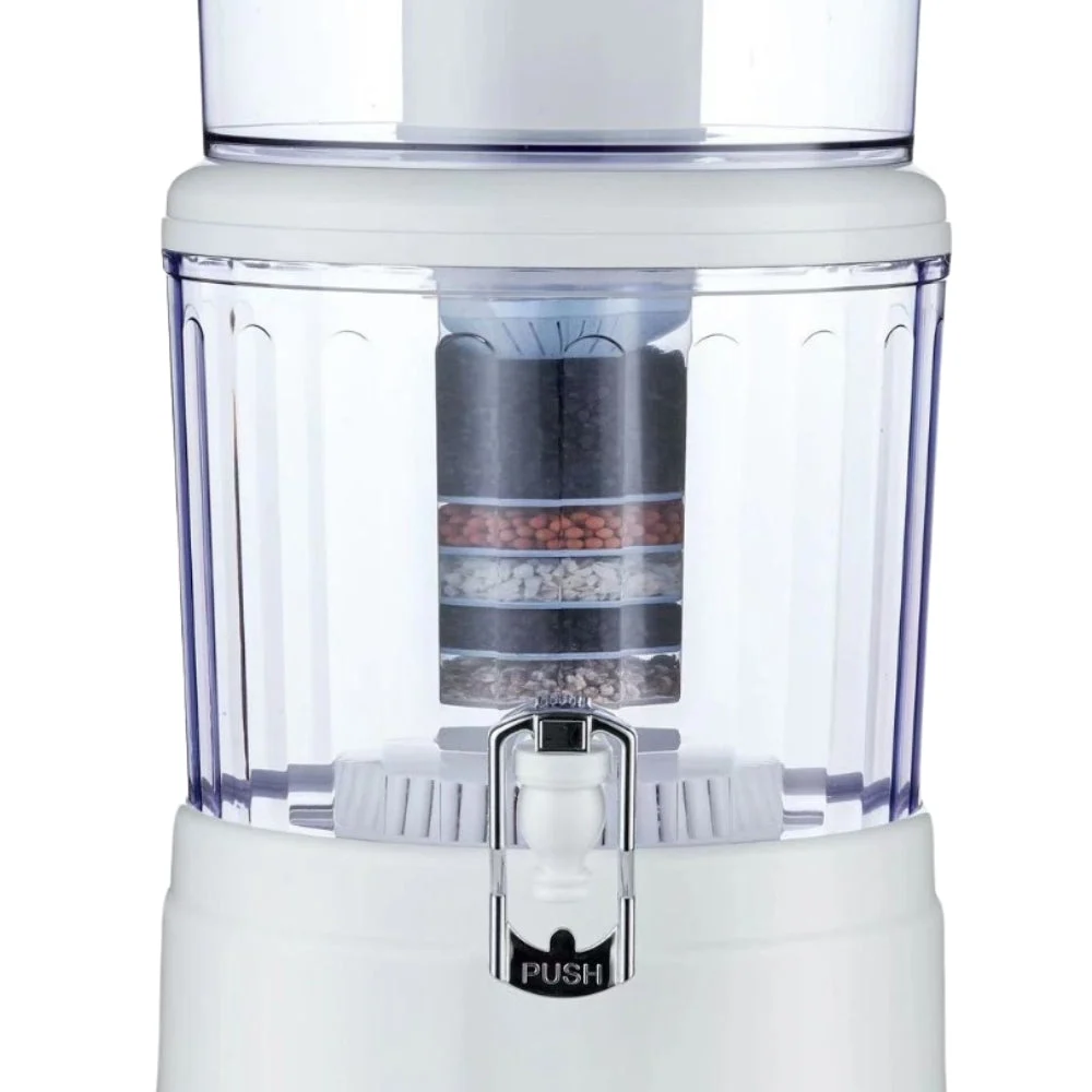 Purificator gravitational SafeCare H14B asezat pe blatul de bucatarie